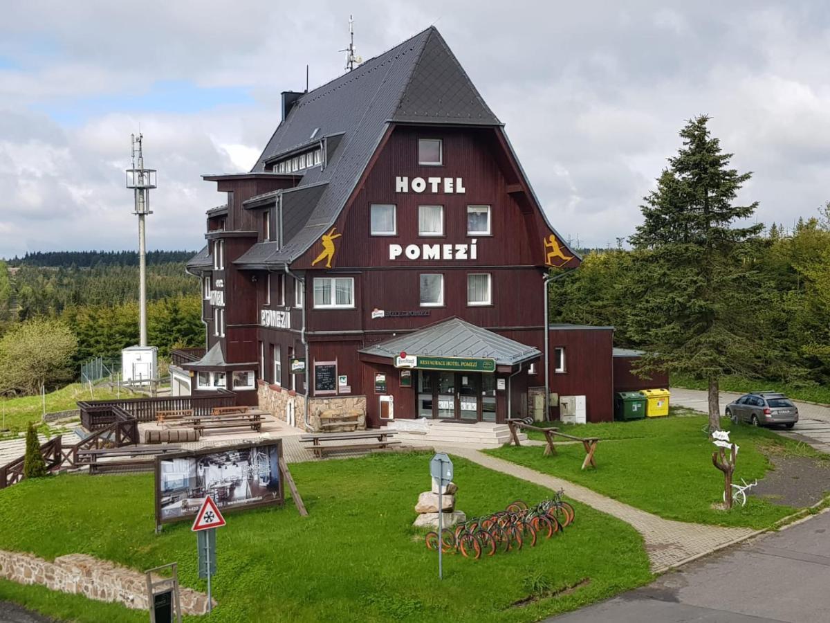 Hotel A Restaurace Pomezi Cínovec Екстериор снимка