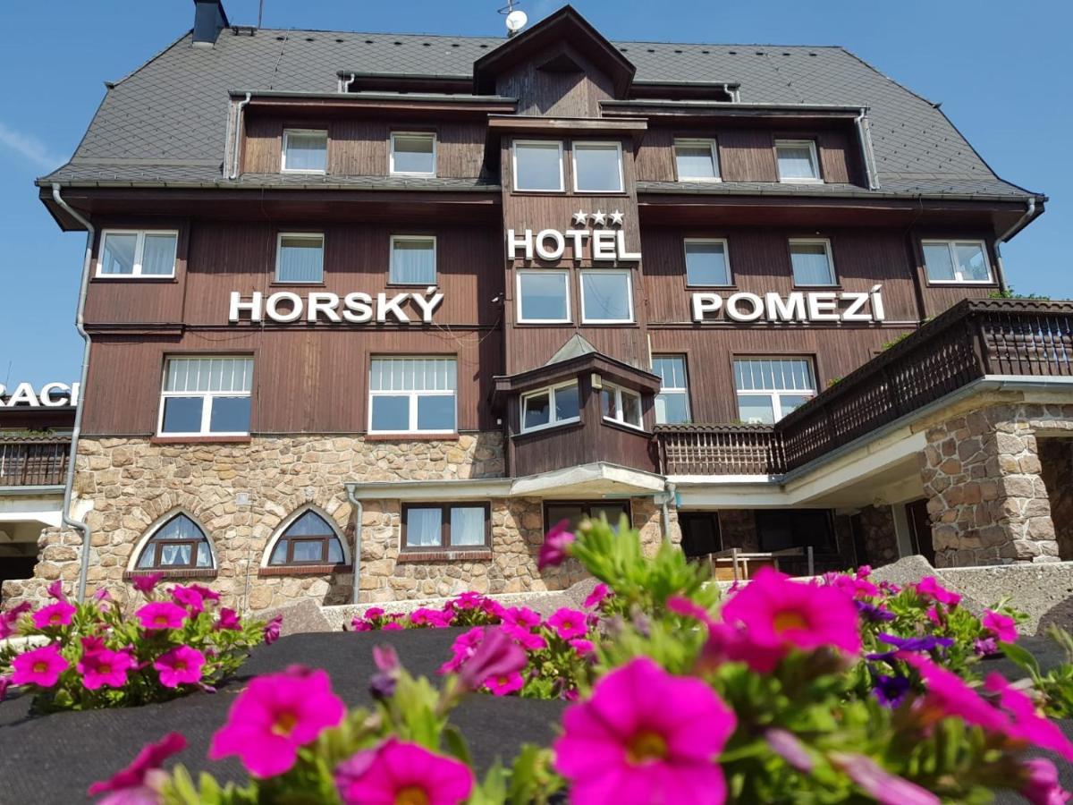 Hotel A Restaurace Pomezi Cínovec Екстериор снимка