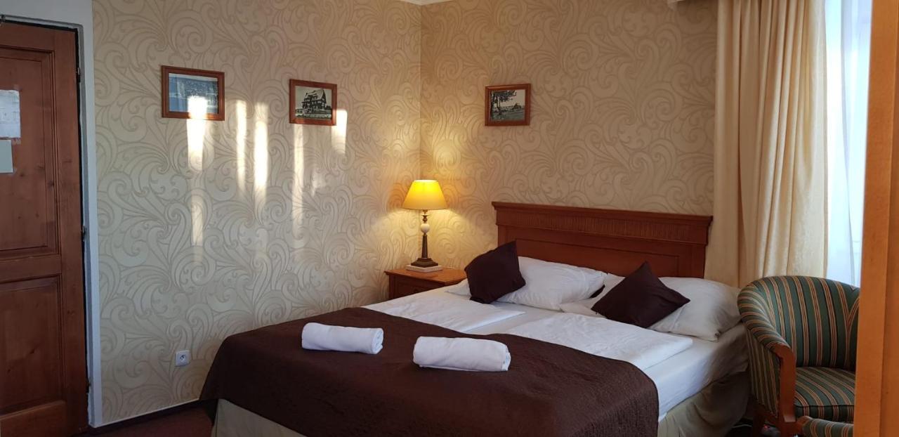 Hotel A Restaurace Pomezi Cínovec Екстериор снимка