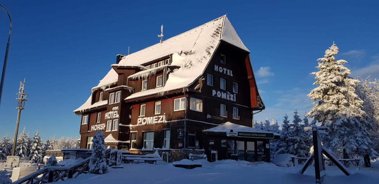 Hotel A Restaurace Pomezi Cínovec Екстериор снимка