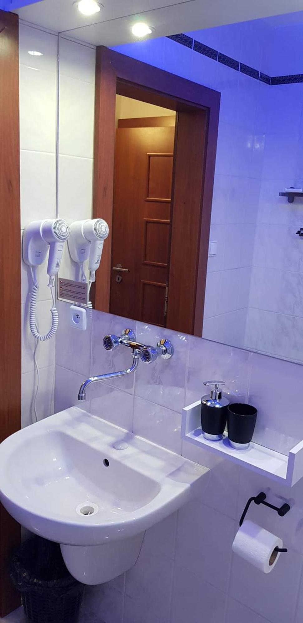 Hotel A Restaurace Pomezi Cínovec Стая снимка