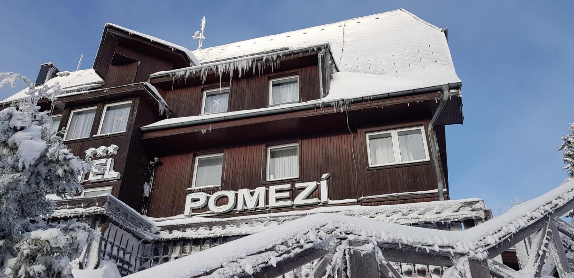 Hotel A Restaurace Pomezi Cínovec Екстериор снимка